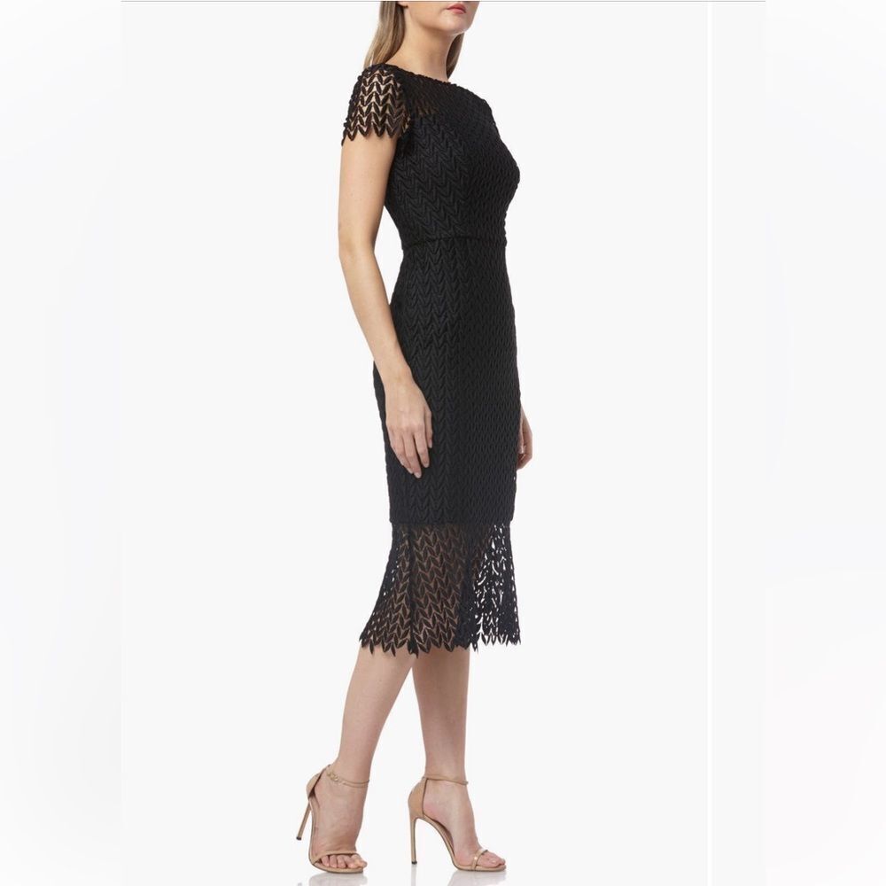 Kay Unger Tatum Floral Lace Midi Cocktail
Dress Size 6
